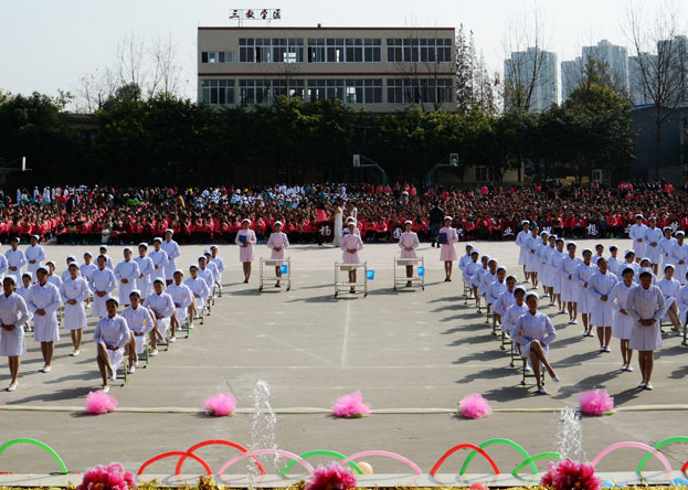 成都華大醫(yī)藥衛(wèi)生學校2018年報名條件、招生對象